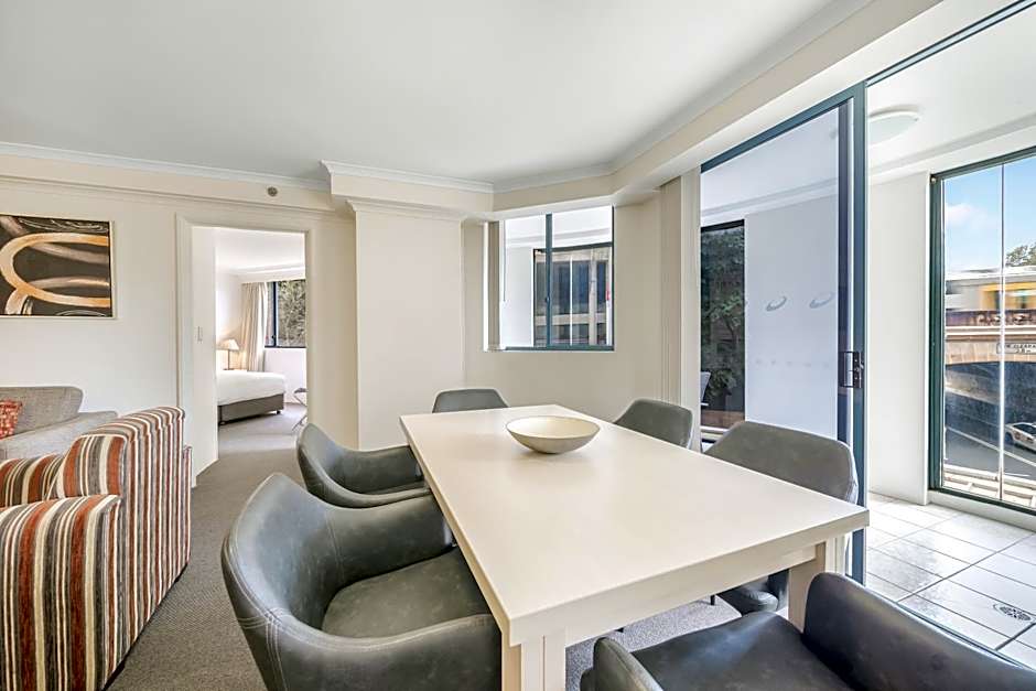 Oaks Sydney Castlereagh Suites