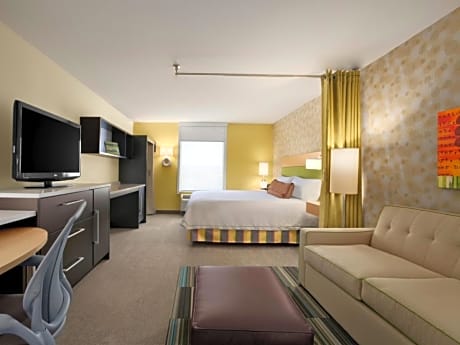 1 King Accessible Rollin Shwr Suite Nonsmoking Free Brkfst/internet-kitchen W/micro/fridge Separate