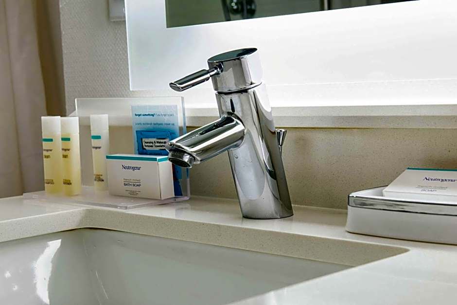 Hampton Inn & Suites Legacy Park-Frisco