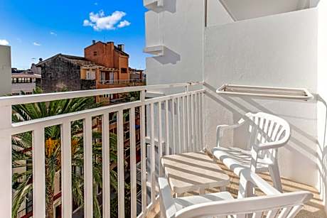 Double Room with Extra Bed (3 Adults)