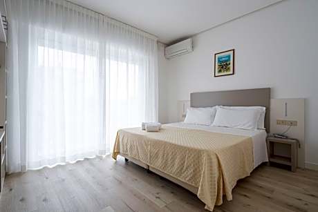 Comfort Double Room with Side Sea View