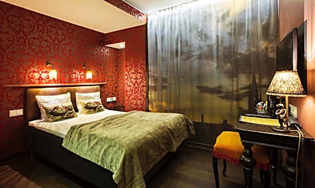 Queen Room with Private Bathroom (No Window)