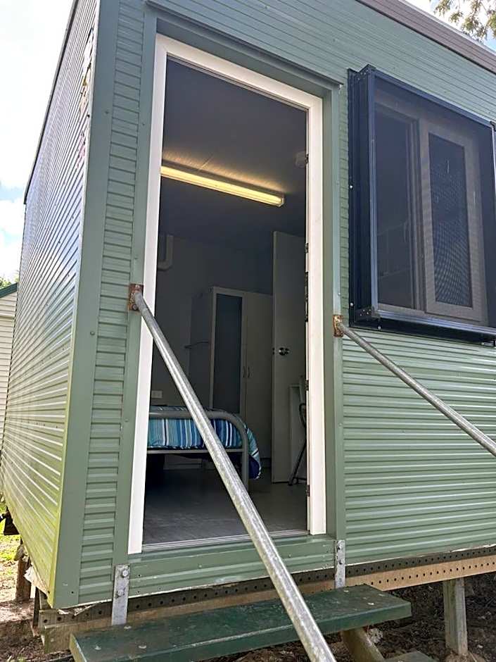 gundy pub & caravan park