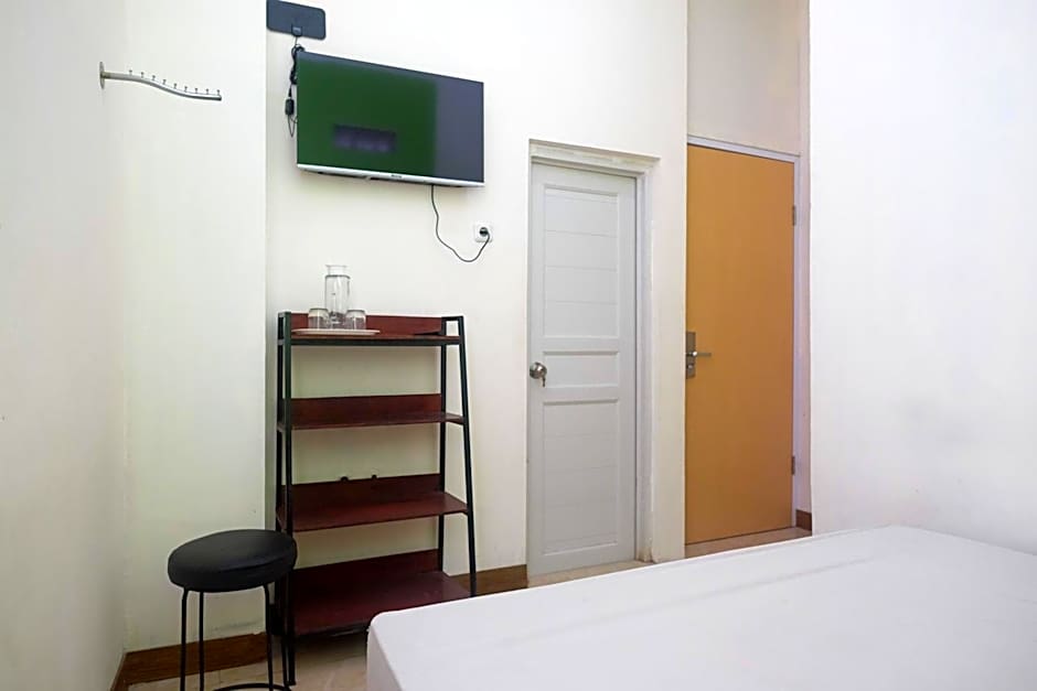 Urbanview Hotel AVA Semarang near Akademi Kepolisian Semarang by RedDoorz