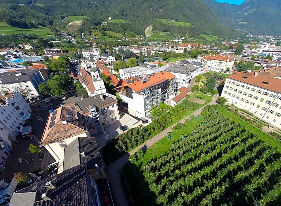 KRONE eat drink stay