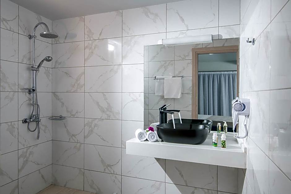 Golden Sunlight Hotel by Estia