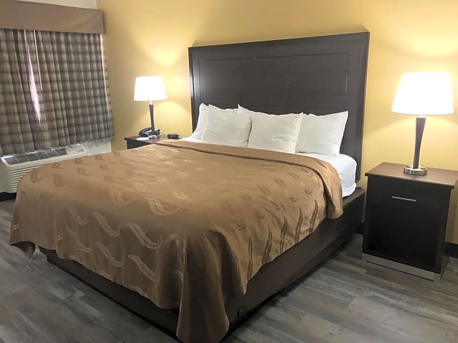 Quality Inn & Suites near Downtown Mesa