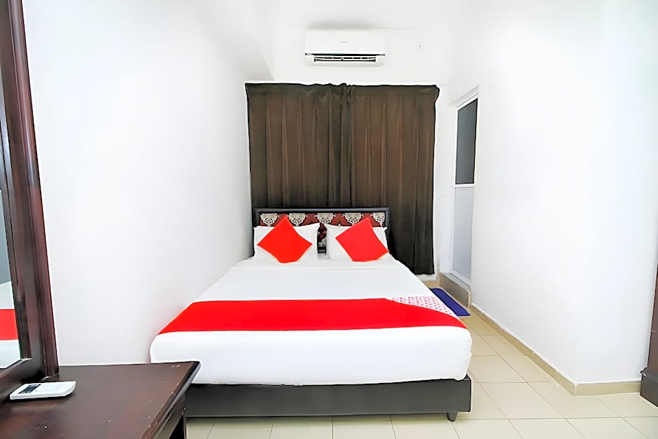 Green Palace Inn