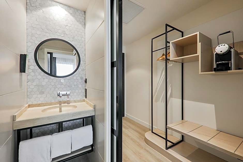 CAMPANILE SMART LYON EST - Eurexpo Bron Aviation