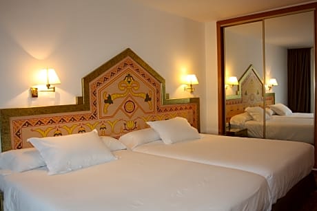 POOL VIEW 2 AD + 2 CH