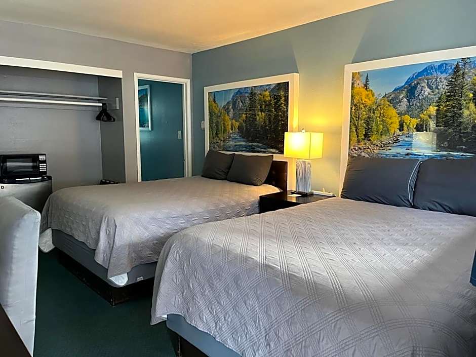 Bluebird Day Inn & Suites