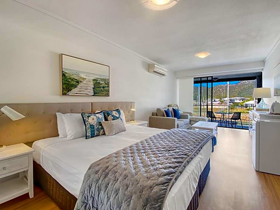 Blue on Blue Studio Room 1242