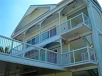 Pierview Hotel and Suites