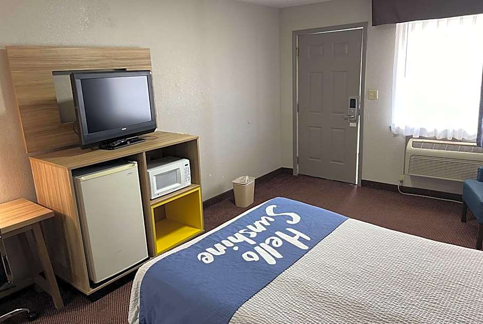 Days Inn by Wyndham Pratt