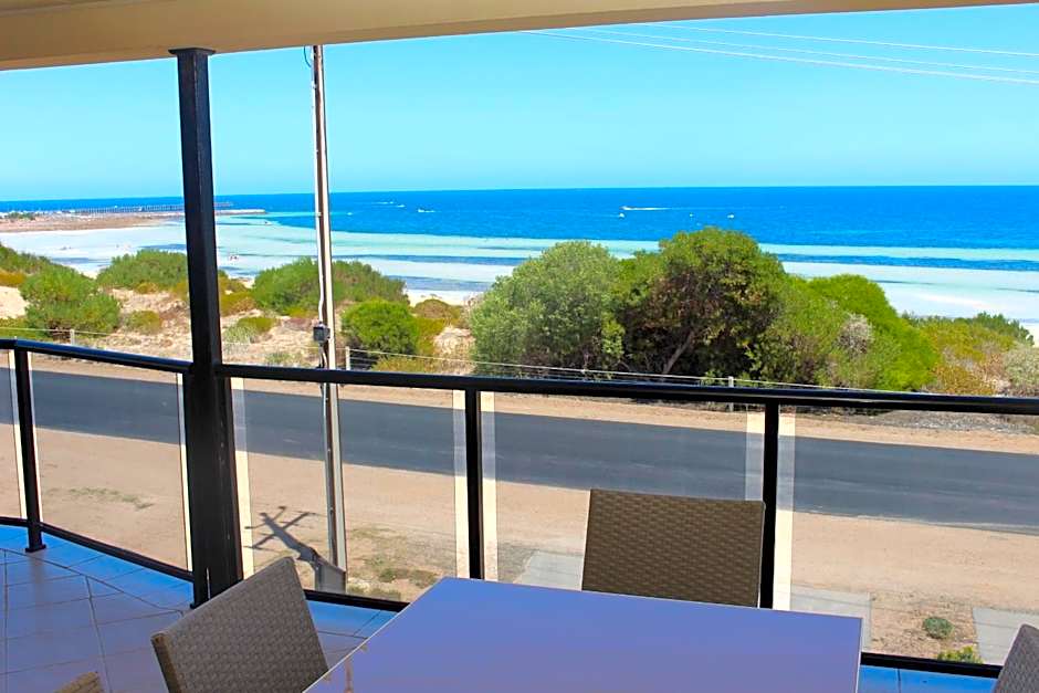 The Lighthouse - Beachfront Accommodation