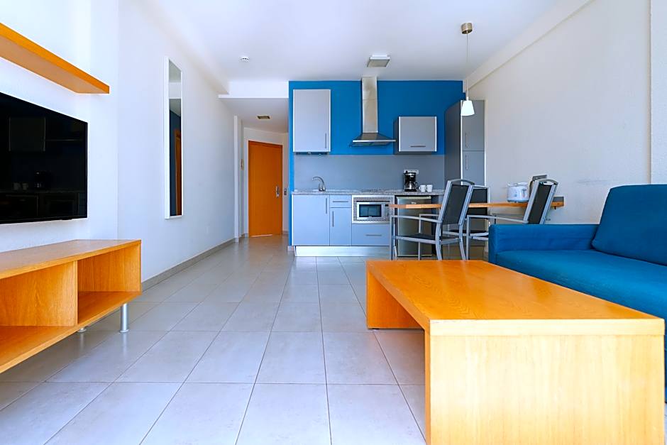 Photo 1 of 10 of CLASSIC 1 BED APARTMENT SEA VIEW 2 ADULTS