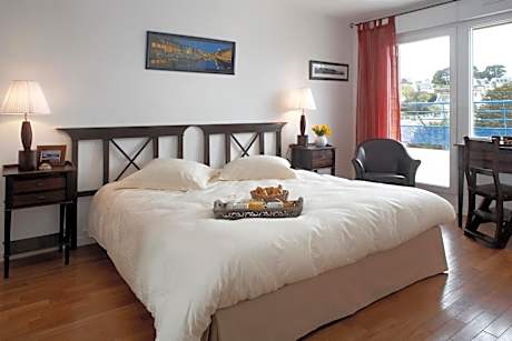 Double Room with Balcony and Sea View