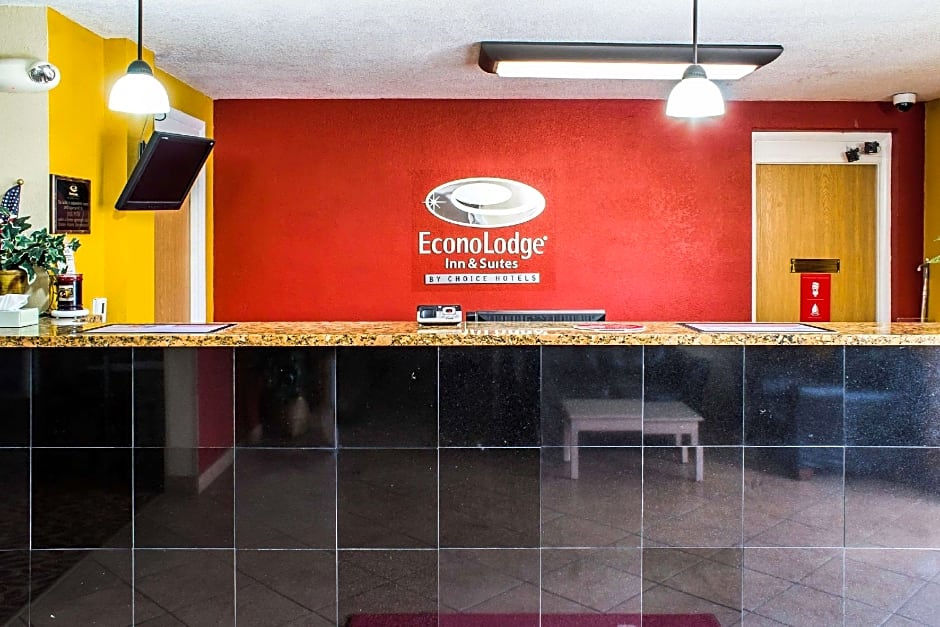 Econo Lodge Inn & Suites Walnut