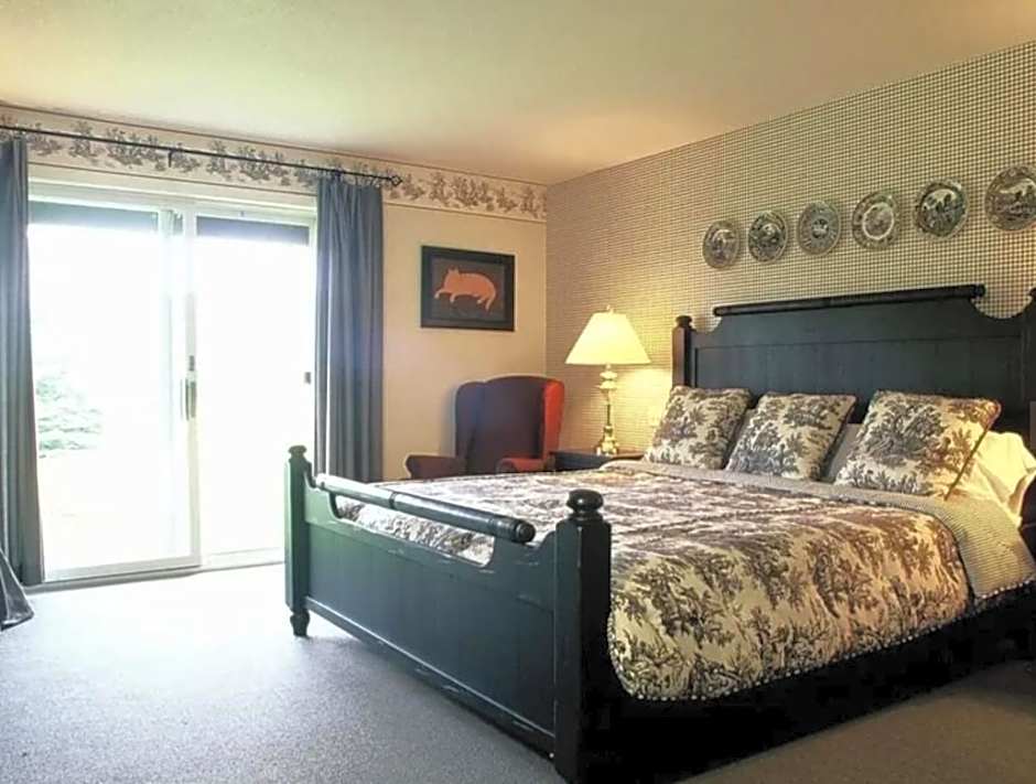 Photo 1 of 2 of Classic 1 King Bed