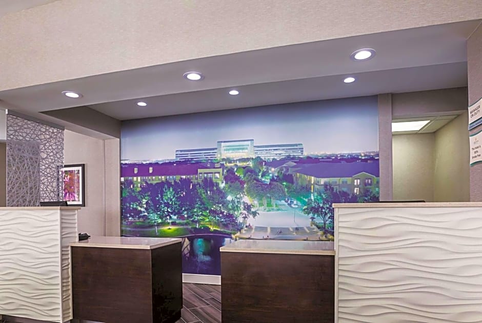 La Quinta Inn & Suites by Wyndham Dallas Plano West