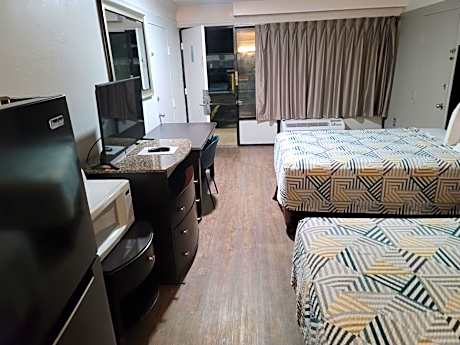 Deluxe Queen Room with Two Queen Beds - Non-Smoking