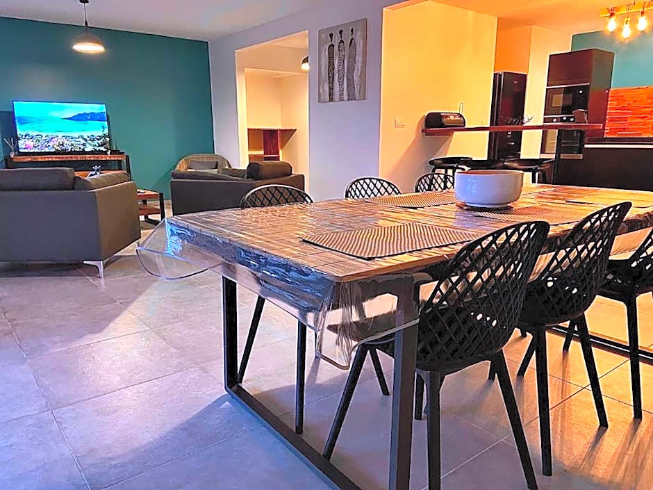 Villa Passion Cannelle de standing avec sa piscine vue mer