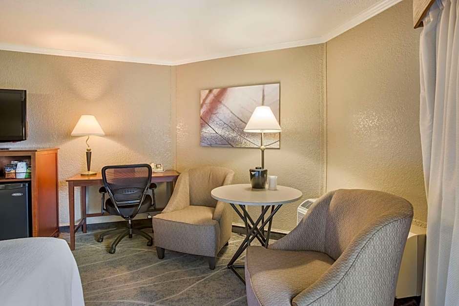 Best Western Harbour Pointe Lakefront