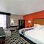 La Quinta Inn & Suites by Wyndham Memphis Airport Graceland
