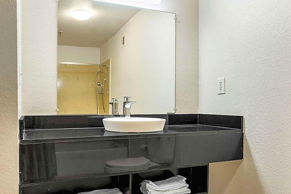 Motel 6 Alexandria - South