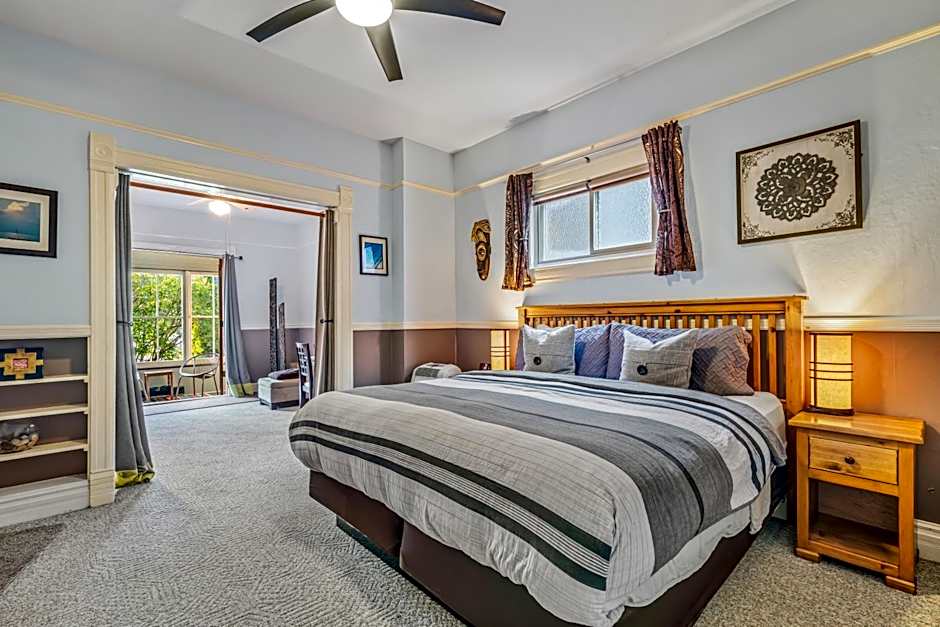 Deluxe 1 King Bed Suite — 7 fotoğraftan 1. fotoğraf