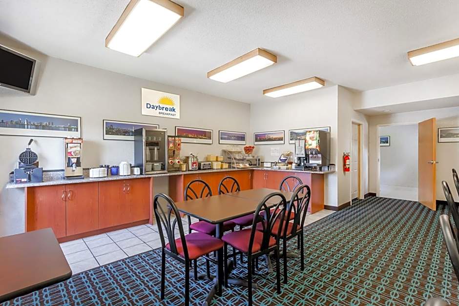 Days Inn & Suites by Wyndham Cambridge