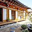 Happiness Full Hanok Guesthouse Jeonju