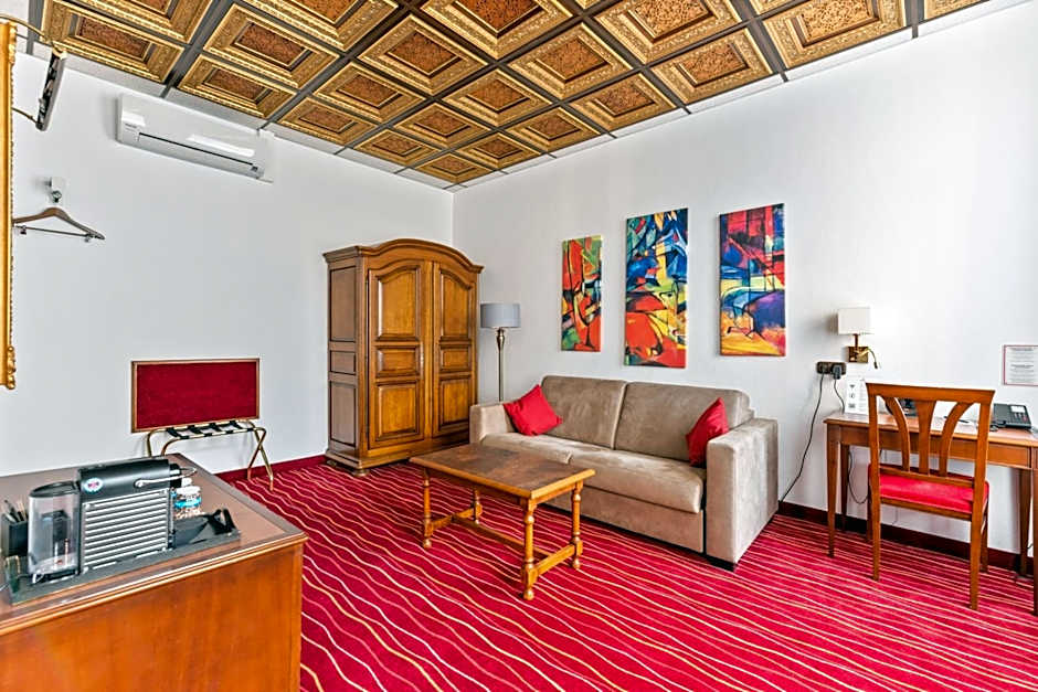 Kings Hotel First Class