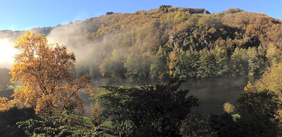 Le Manoir des Pélies Gîte et Chambres d'hôtes de charme à 7kms de Conques Spa, Piscine, Rivière, Thermes de Cransac