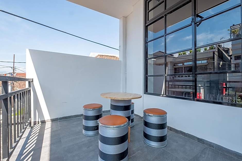 RedDoorz Plus @ Doorman Guest House