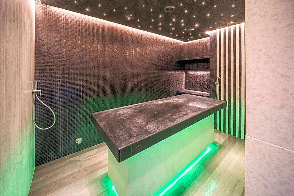 Wellton Riverside SPA Hotel