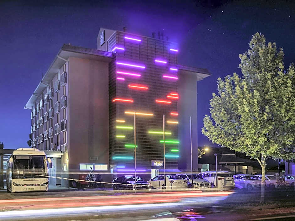 Photo 1 of 50 of Mercure Albury