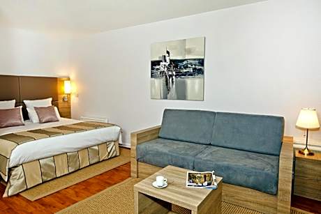 Large Studio (3 Adults)