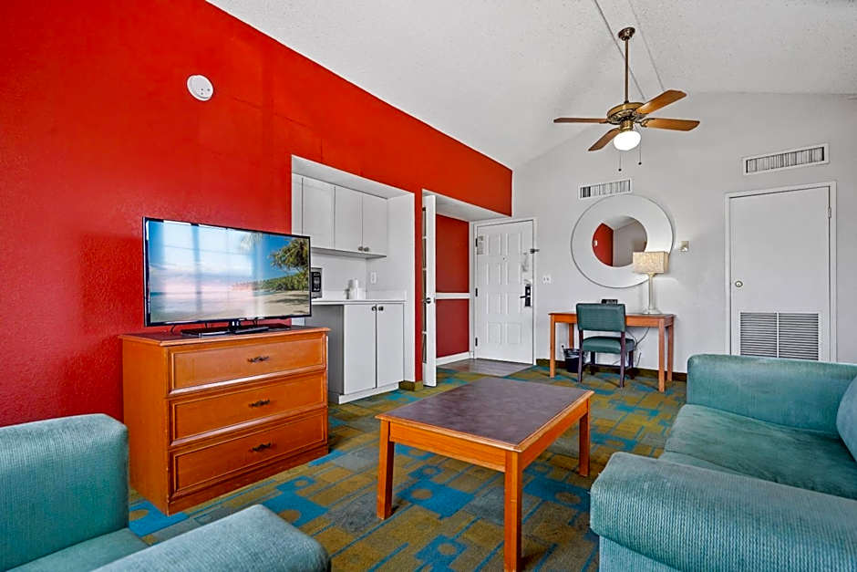 La Quinta Inn by Wyndham Costa Mesa / Newport Beach