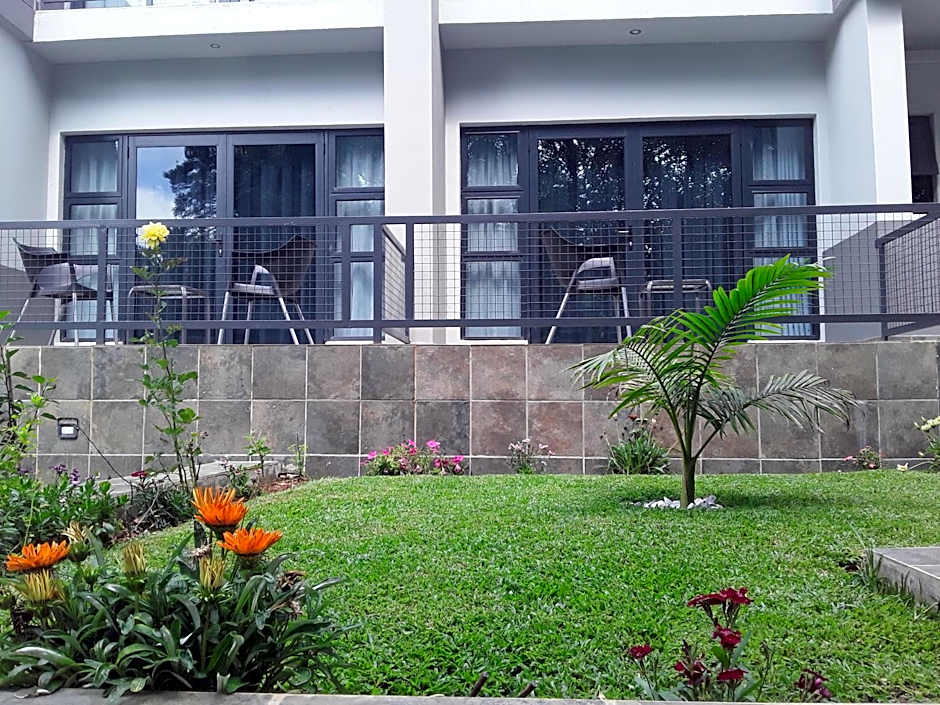 La Orchard Hotel