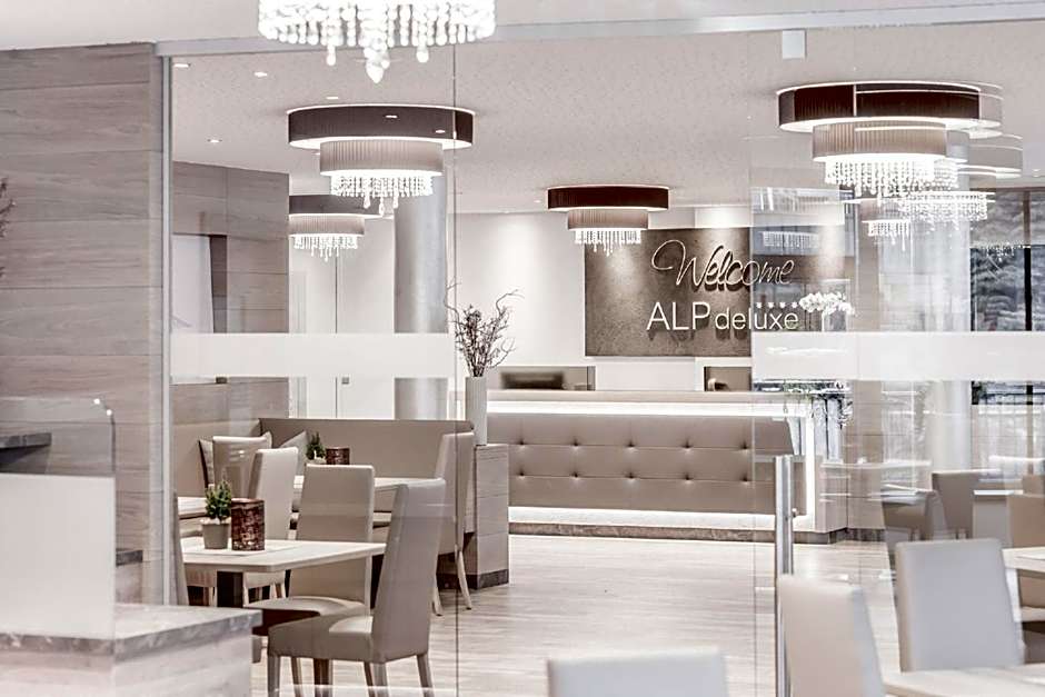 The Deluxe by Regina