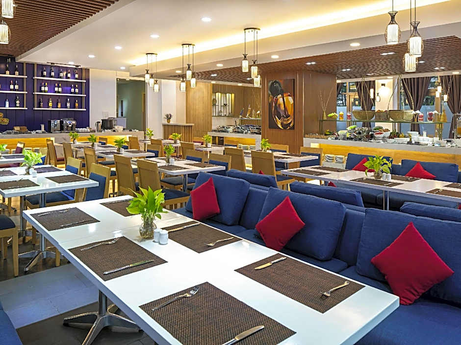 Ibis Saigon South Hotel