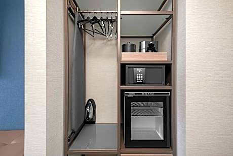 King Room with Bathtub - Mobility Access/Hearing Accessible