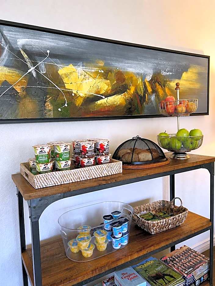 Cambria Landing Inn & Suites