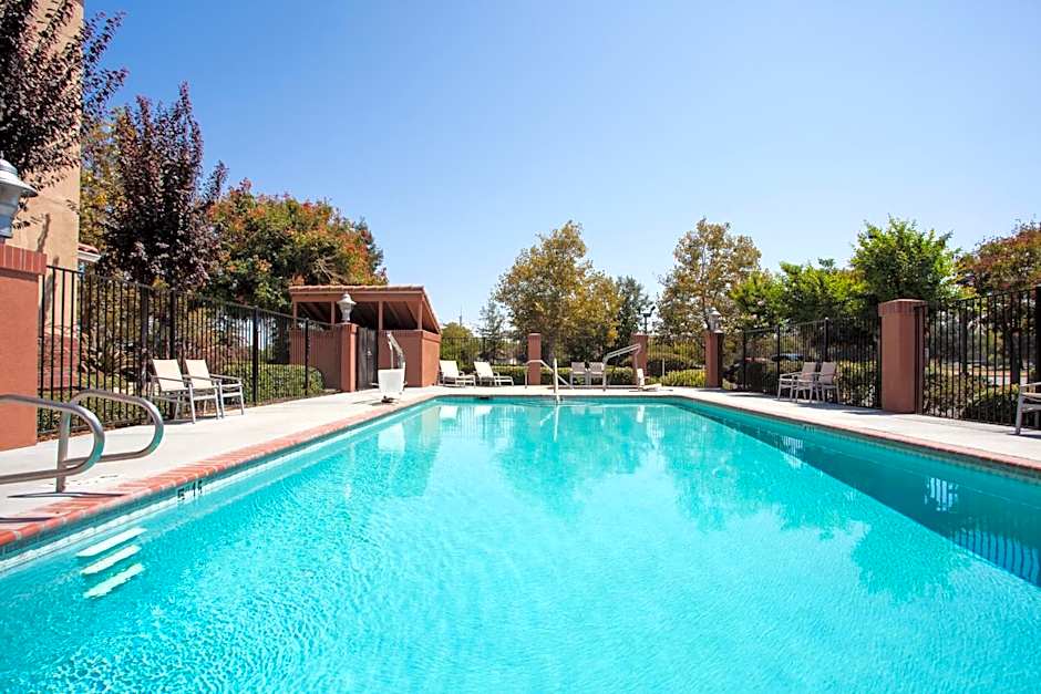 Holiday Inn Express & Suites Davis - University Area By IHG