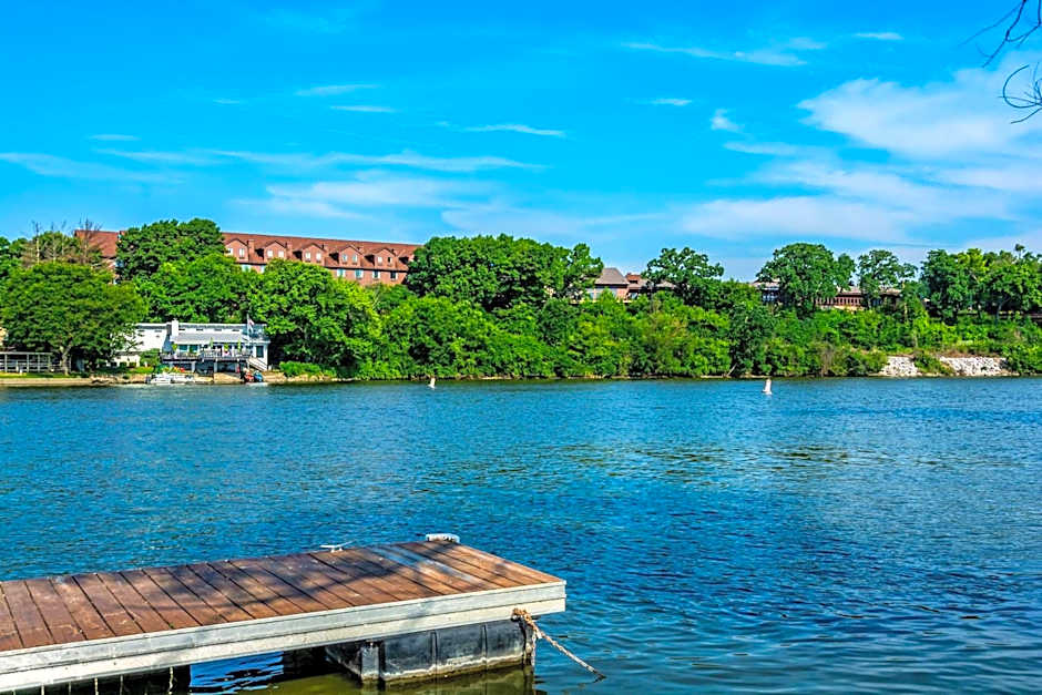 Riverview Inn & Suites, Ascend Hotel Collection