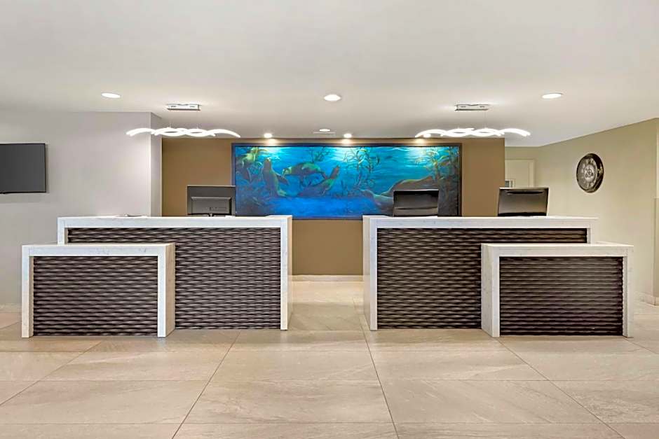 Best Western Plus Agate Beach Inn