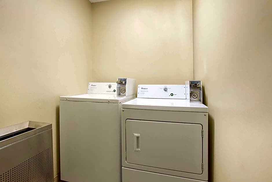 Rodeway Inn & Suites Grand Rapids Southeast