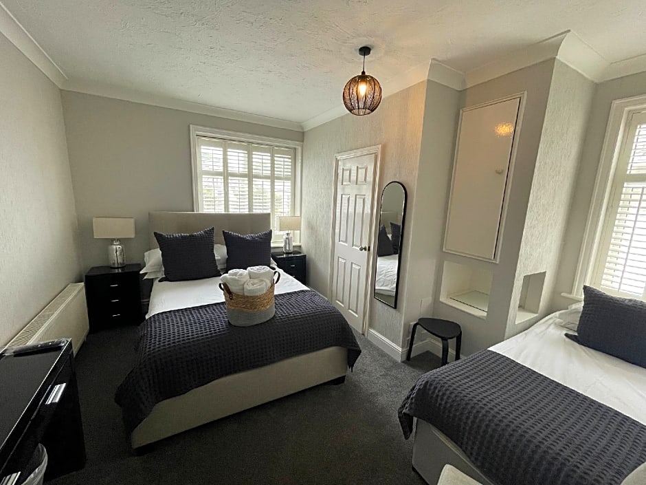Photo 1 of 2 of 1 Double Bed or 2 Beds