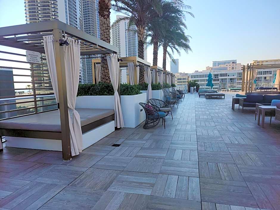 Modern Waterfront Retreat with Scenic Views